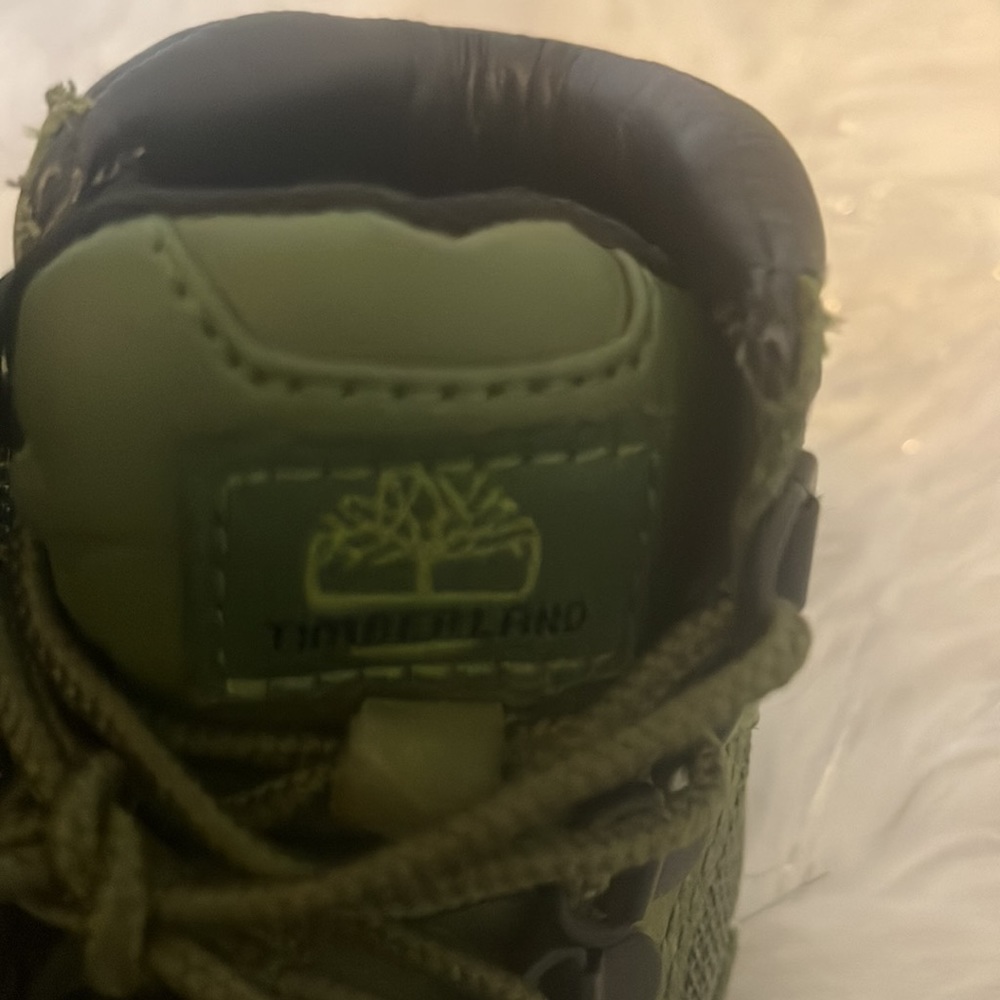 Kids Timberland boots size 5 in army green - Picture 3 of 8